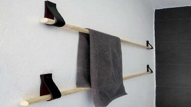 DIY  Des portes-serviettes design avec une vieille ceinture