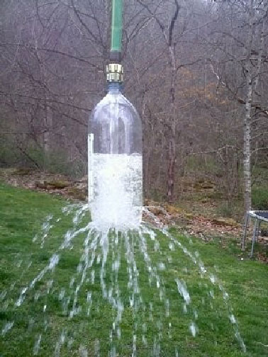 faire une douche exterieure avec une bouteille de soda